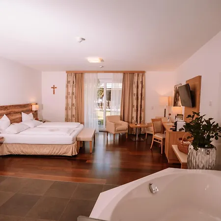 Relax- & Wanderhotel Poppengut 4*