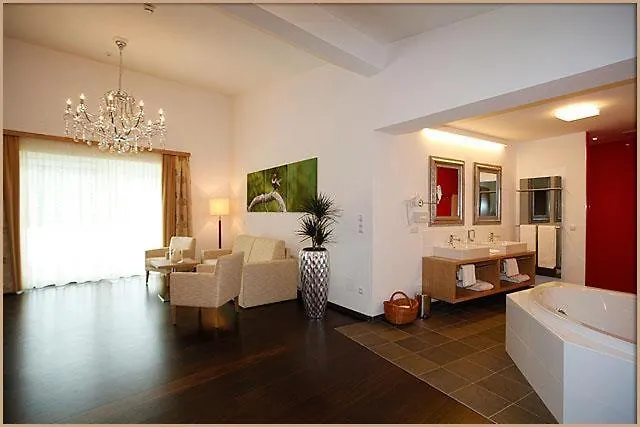 Relax- & Wanderhotel Poppengut فندق 4*