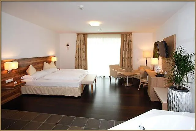 فندق Relax- & Wanderhotel Poppengut 4*