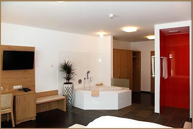 Relax- & Wanderhotel Poppengut فندق 4*